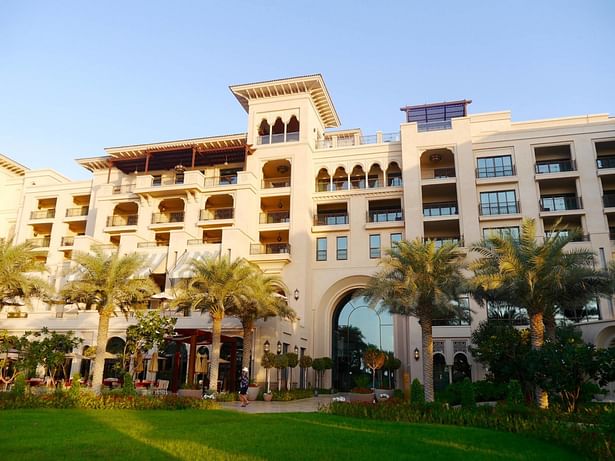 Courtyard view of Four Seasons in Dubai