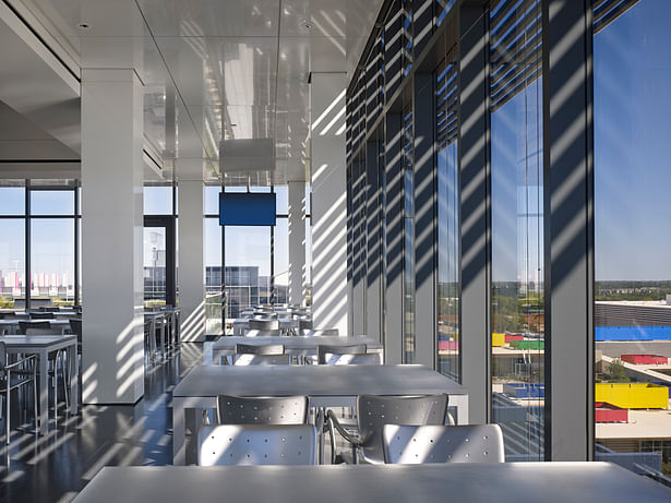 South dining room cantilever lets you float above the ground. The lattice provides sun shading and a 300º view of the horizon connects you to the city. 