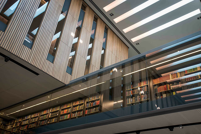Detail of stack, open access gallery and rooflights in Blackwell Hall. Photo: John Cairns, copyright to ‘Bodleian Libraries, University of Oxford’
