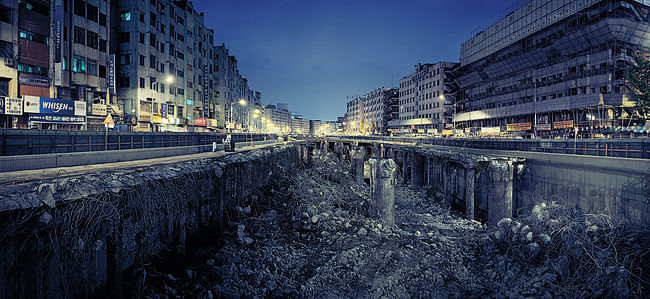 Ahn Sekwon, Cheonggye Stream’s View of Seoul Lights, 2004 / © Ahn Sekwon