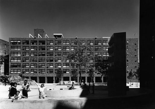 Twin Parks' Northeast Housing section (1969-1974) by Richard Meier. Photo: Richard Meier & Partners Architects LLP.