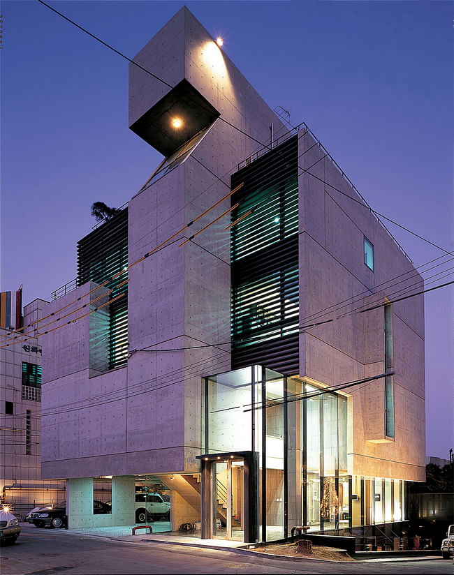 U-gallery in Seoul, South Korea by Gideon Kwon