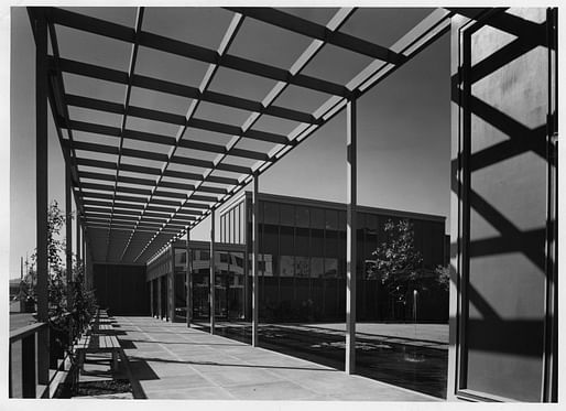 Portland Visitors Information Center, 1948, Roger Sturtevant Collection, Oakland Museum of California.