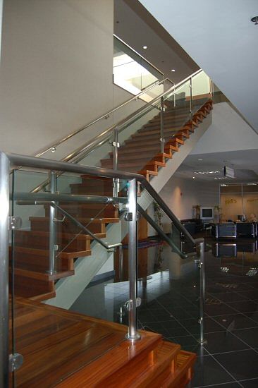 Stair to Finance Lounge