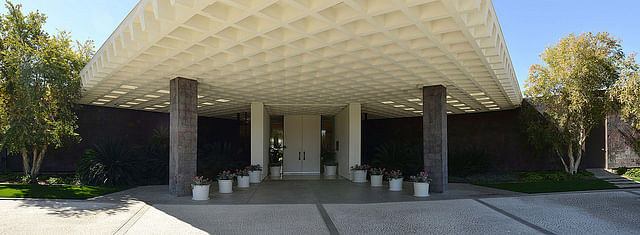 Entrance to the Annenbergs' Sunnylands Resort, designed by A. Quincy Jones. Photo via flickr/Gord McKenna.