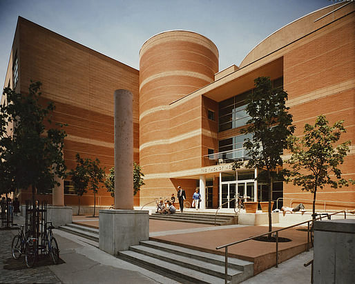 The Toronto Central YMCA's South Grosvenor St. entry court, 1984. Photo: Fiona Spalding-Smith.