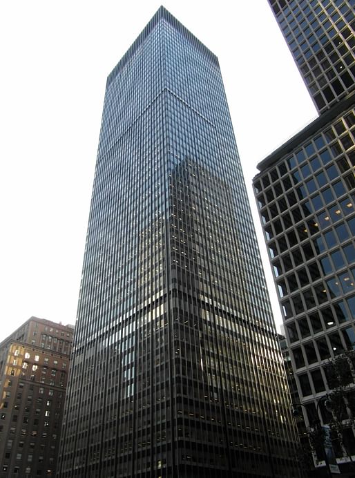 Union Carbide building, located on Park Avenue in Manhattan, by SOM. Image: Tom Bastin/Flickr. 
