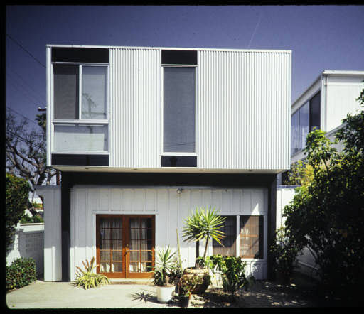 Exterior photograph of the residence of Jeffrey Ressner (addition built 2001), 12217 Dorothy Street, Brentwood, Los Angeles, California, 2001