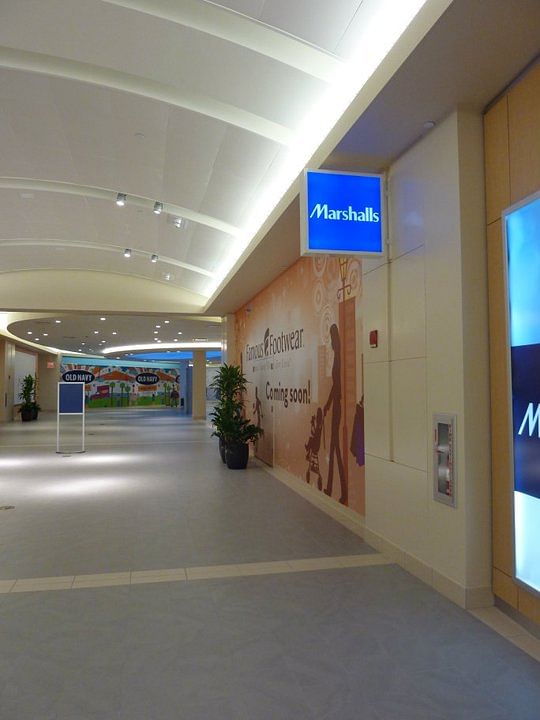 Lighting Detail at Mall Circulation Corridor 