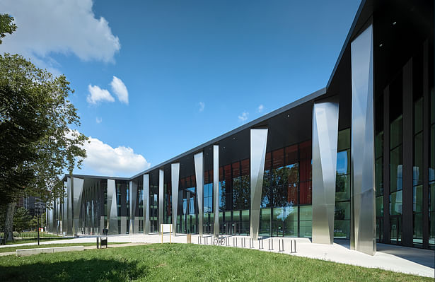 Palais de la Musique et des Congrès (PMC) Strasbourg – Stainless steel arcades 