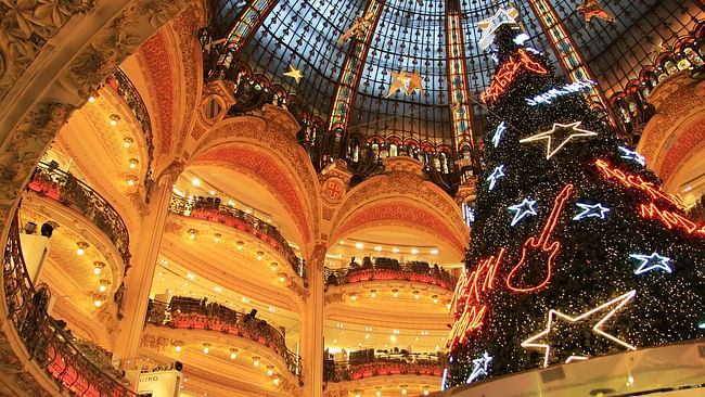Christmastime in the Galeries Lafayette. Photo by Campus France via flickr.