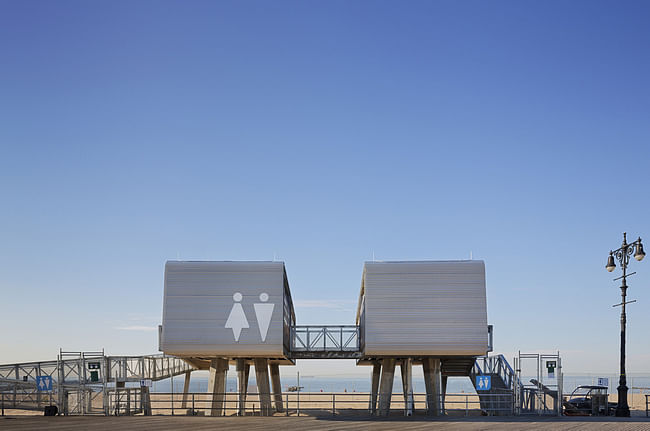 NYC Parks Department Beach Restoration Modular Structures in Brooklyn, Staten Island & Queens, NY by Garrison Architects; Photo: Andrew Rugge/archphoto 