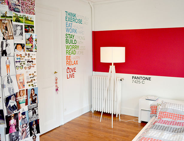 Girl bedroom - Pantone stripe on wall
