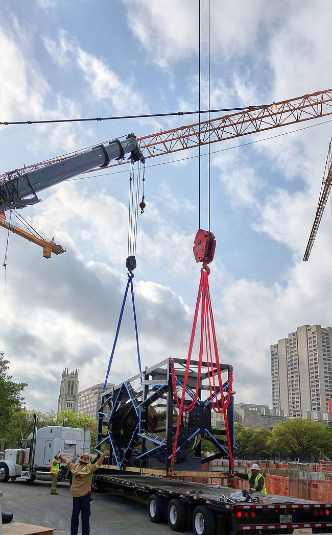 Installation process of Anish Kapoor, Cloud Column (2006), March 26, 2018. Photo by Will Michels. 