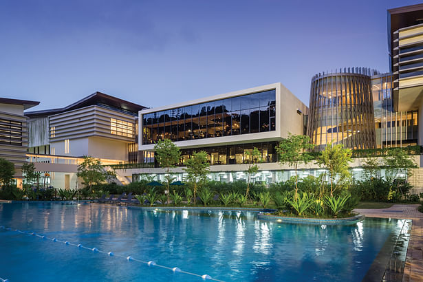 The central lobby block forms the club's core, and overlooks the pool and verdant surroundings.