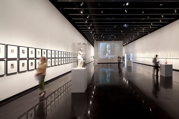 Dali Museum Temporary Gallery - by: Moris Moreno