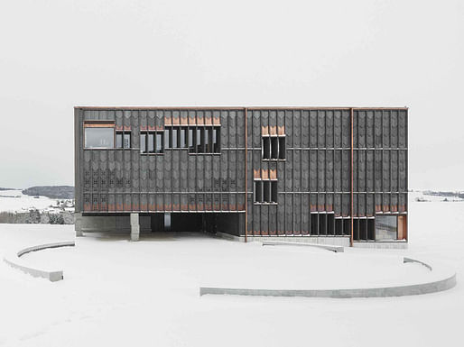 School in Orsonnens by TEd'A arquitectes. Photo: Luis Díaz Díaz.