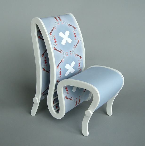 The gray chair transforming into a patterned chair.