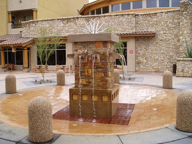 mainstreet fountain as focal to mainstreet