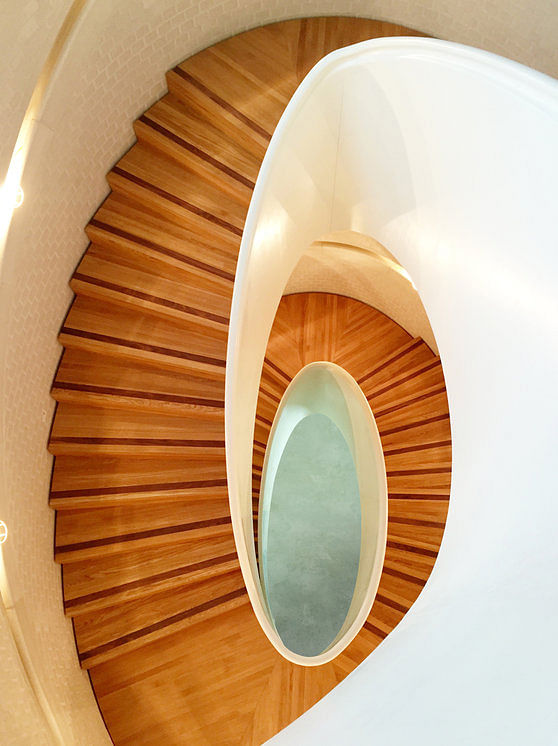Stairwell. (Photo: Yuki Shima © Kioyar Ltd, via damienhirst.com)