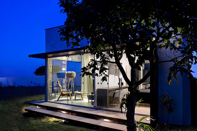 Box House in Brasília, Brazil by 1:1 arquitetura:design; Photo: Edgard Cesar