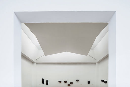 Another gallery, with a suspended concrete ceiling hiding the light’s source - photo by Amit Geron