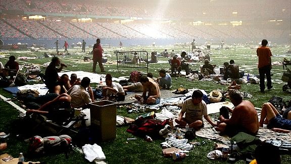 Architectural No Comment: Unsanitary and dangerous conditions in the Superdome for the refugees of Hurricane Katrina, 2005 (courtesy espn.go.com). 