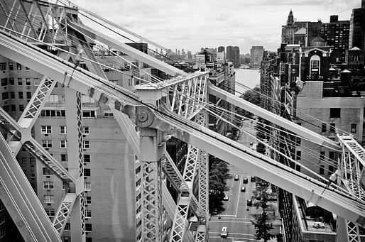 View from the Roosevelt tram, along the Ed Koch Queensboro Bridge in New York. Photo: Franck Michel/Flickr.