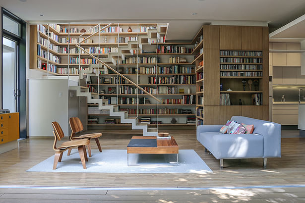Libray Living room and Stairs / Casa Nirau