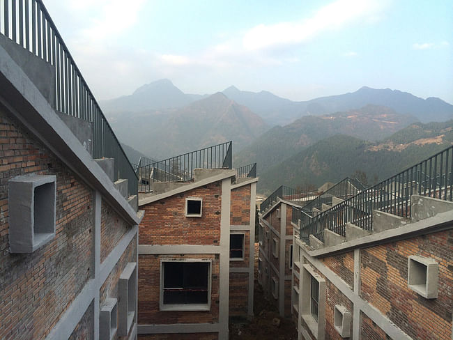 Stepped roofs designed to be planted with gardens on top of Jintai Village houses. / Rural Urban Framework (RUF), the 2015 Curry Stone Design Prize winner.