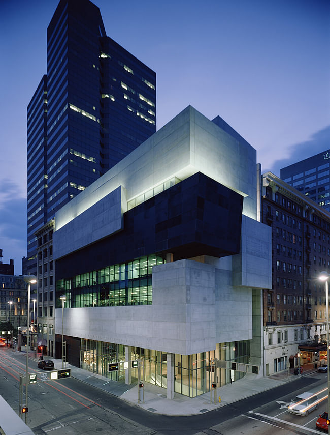 Contemporary Arts Center, Cincinnati (photo by Roland Halbe)