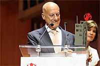 Lord Foster accepting the Save the Children Award at a ceremony in Madrid (Image: Foster + Partners)