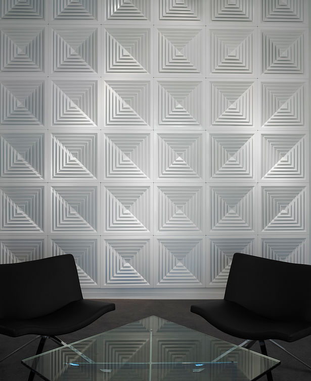 Reception with diffuser wall