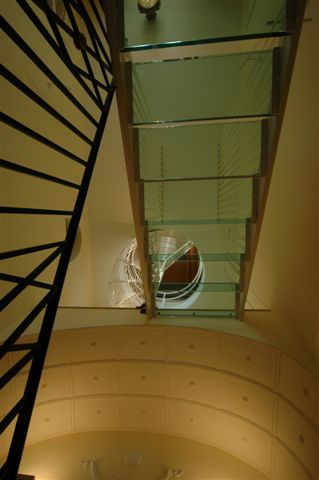 The transparent stairs conected with the ancient stairs restored