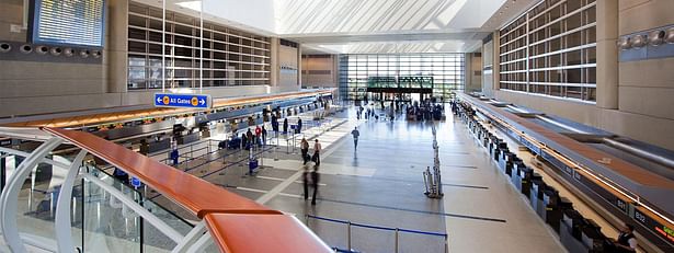 LAX Tom Bradley International Terminal: Ticketing and Arrivals Lobby