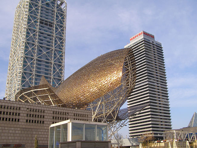 Gehry's 'El Peix' sculpture in Barcelona