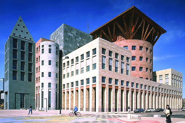 LIFETIME ACHIEVEMENT - Michael Graves: Denver Central Library (Denver, Colorado, 1995). Photo: Courtesy of Michael Graves Architecture & Design 