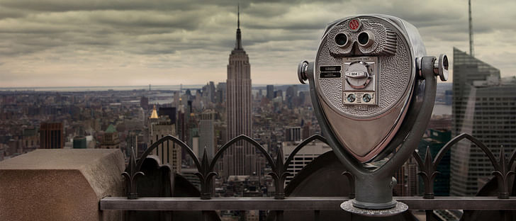 Spiked out Empire State of Mind (Top of the Rockefeller Center, New York 2010) © Simon Gardiner