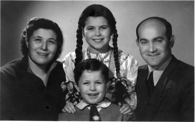 A 1952 image of the Libeskind family. Credit: Libeskind family archive, via Newsweek