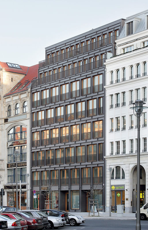 Weinmiller Architekten: HVP Wohn- und Geschäftshaus am Hausvoigteiplatz, Berlin. Photo: Weinmiller Architekten