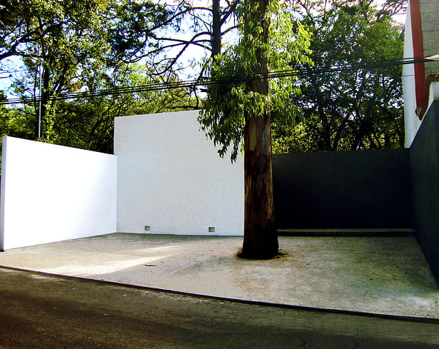 Street view and garage 