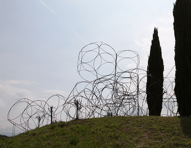 Yona Friedman: Space Chain construction at the Vigne Museum, Livio Felluga winery, Italy, 2014; Photo by Jean Baptiste Decavele