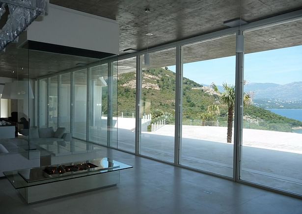 Bloch Design suspended fireplace 1