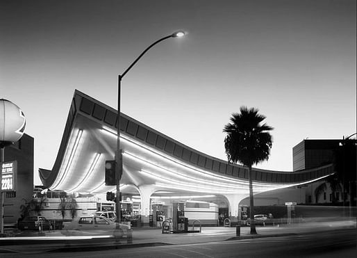 Jack Colker's Union 76 gas station designed by Gin Wong, in Beverly Hills. Photo via waterandpower.org.