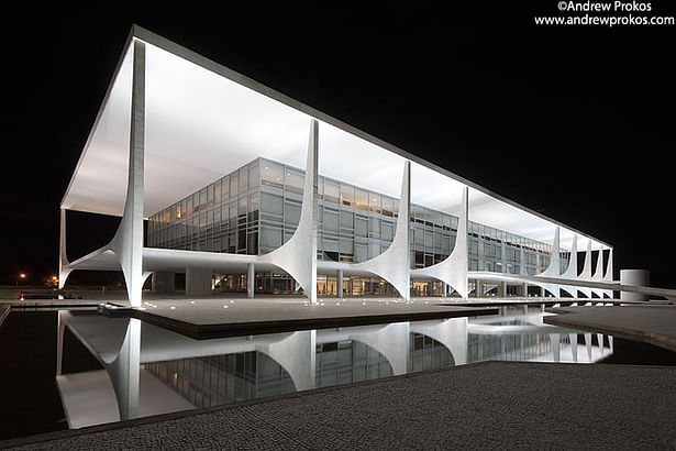 Palacio do Planalto - Oscar Niemeyer. Photo © Andrew Prokos.
