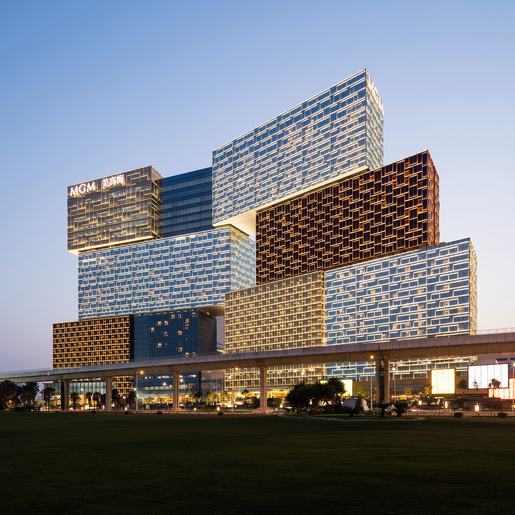 KPF wins another Emporis Skyscraper Award with stacked mega-casino