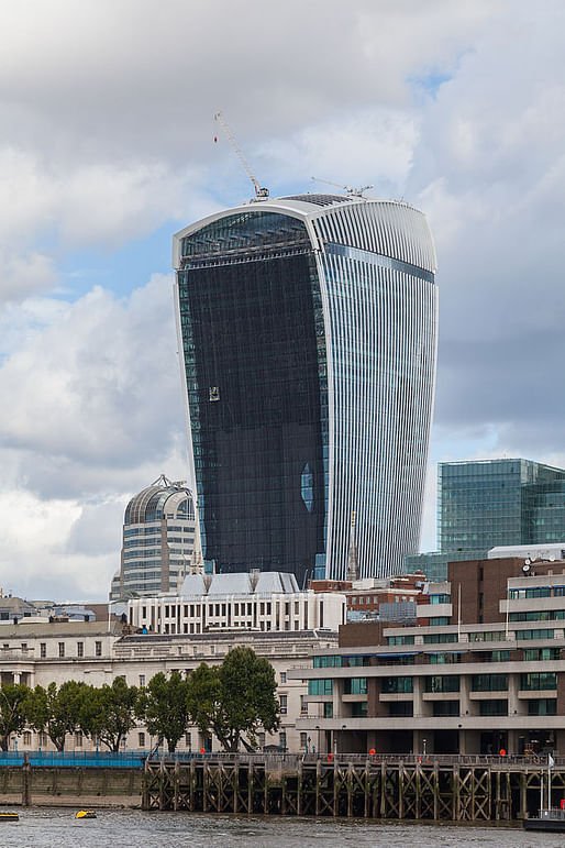 The bad boy of architecture strikes again: London's 20 Fenchurch Street skyscraper, better known as the Walkie Talkie, received complaints about strong "downdraught effect" winds. (Photo: Diego Delso/Wikimedia Commons)