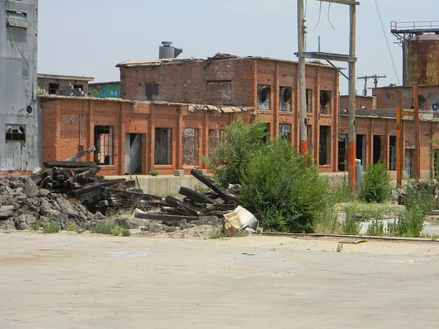 current decay of the site; a cotton industry site, not used anymore