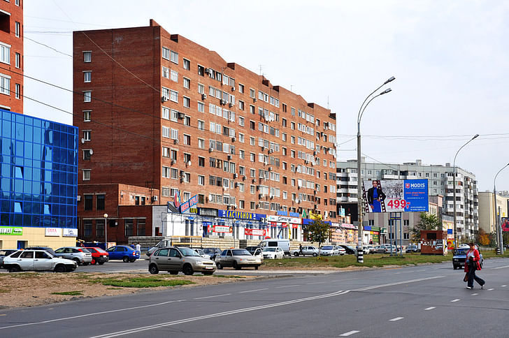 New Tolyatti: Plinth extensions create commercial platform.