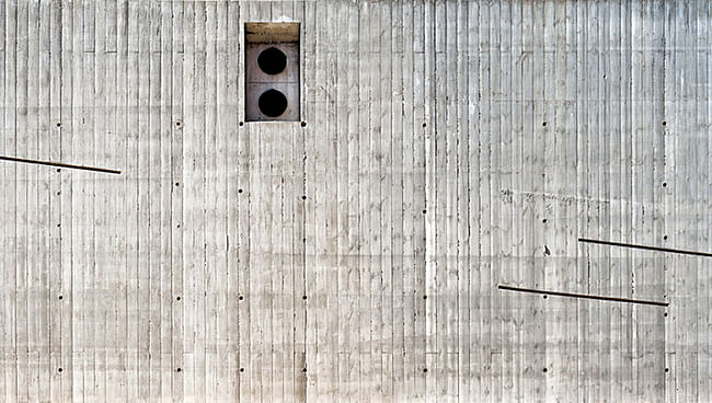 Facade. Concrete Texture (Photo: Adrià Goula)